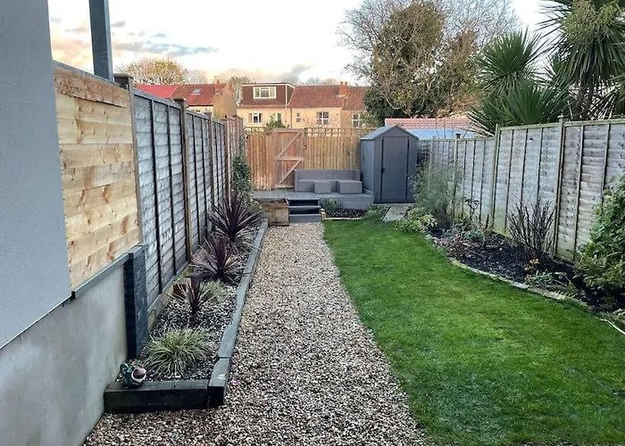 Gloucester Rd 2 Mins Away - Fab, New, Trendy House