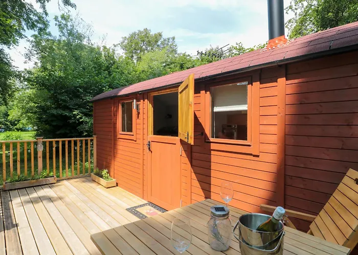 The Foxes Den Shepherds Hut