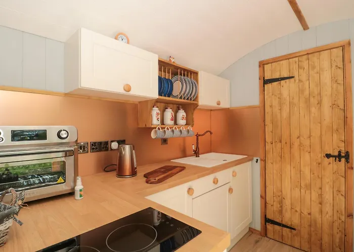 The Foxes Den Shepherds Hut